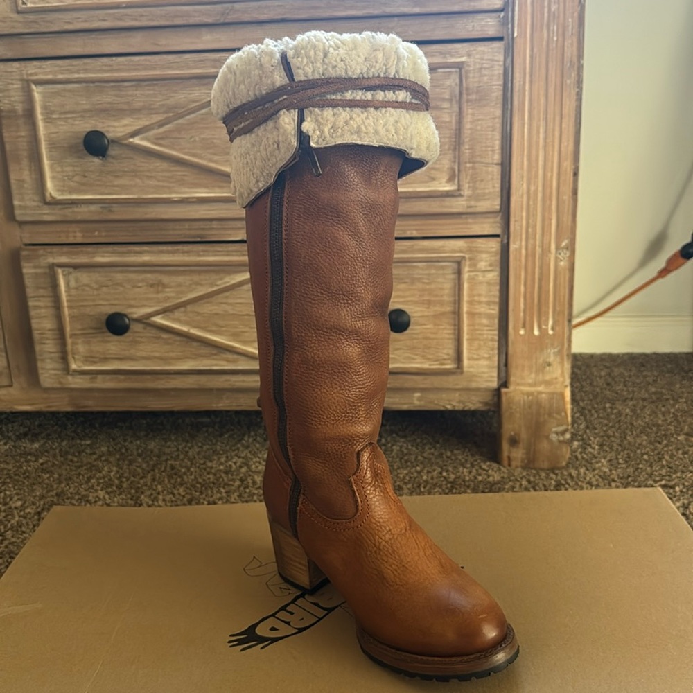 *BRAND NEW* Iceland Cognac Freebird Boots